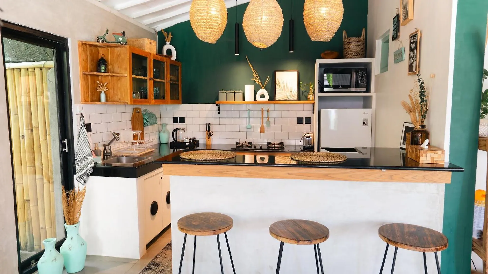 Villa Mint, 3Br Tropical Escape With Private Pool And Lush Garden 塞米亚克 0*,  印尼